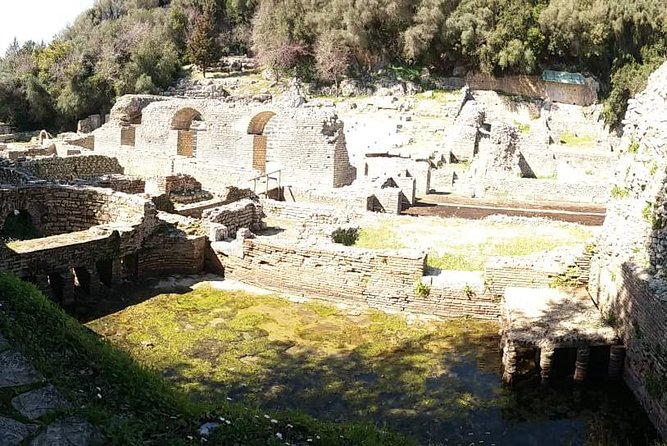 Butrint, Ksamil, Blue Eye, Lekuresi Castle. All-in-one daytrip. - The Blue Eye: beautiful spring, awkward access