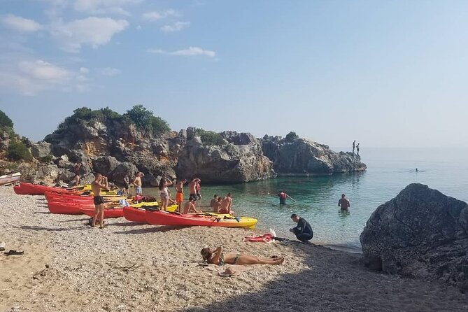 Kayak day in the coastline - What the two-person kayaks mean for your day
