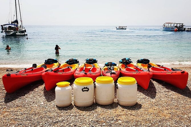 Kayak day in the coastline - Pirate Cave brings the most unusual stop