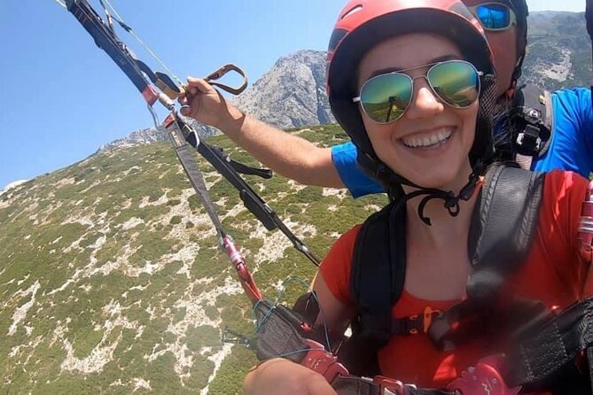 Paragliding Fly Tandem Vlora - A patient pilot makes the first flight easier