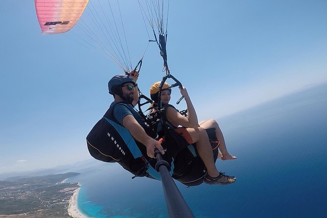 Paragliding in Vlore - How the experience fits into a Vlorë day