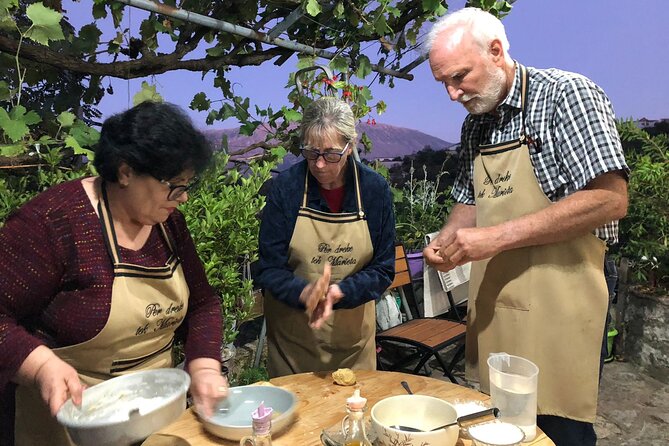 Prepare Osa with Teta Marjeta - A welcome drink with Marjeta