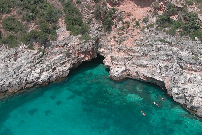 Private 6 H Boat Dafina Bay & Bear's Bay - The Western Coast: Cliffs, Canyons, and Sea Caves