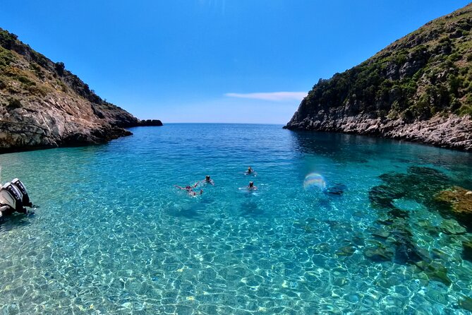 Private 6 H Boat Dafina Bay & Bear's Bay - What the Private Format Adds