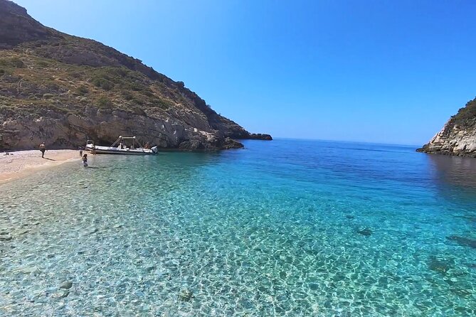 Private 6 H Boat Dafina Bay & Bear's Bay - What Is Included, and What You Need to Bring