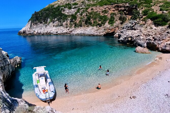 Private Full Day Boat Expedition to Grama Bay - What the crew adds to the day