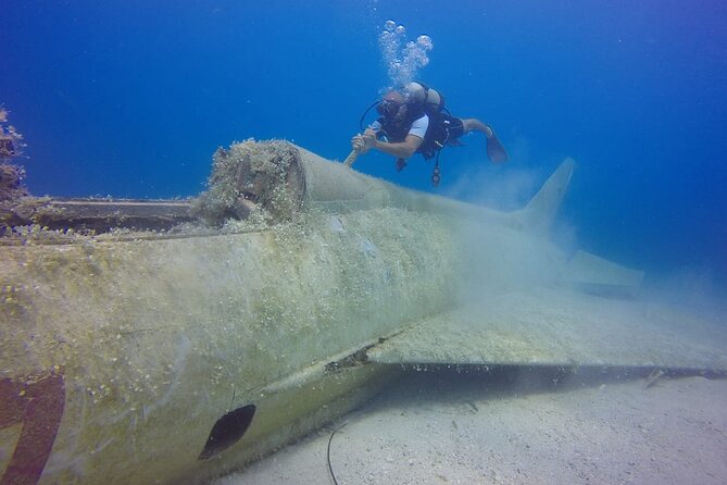 Scuba Diving in MIG-21 wreck - Fish, plants, and clear Ionian water