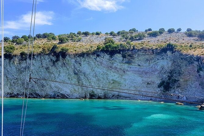 Visit Kroreza Beach by Boat - Food, facilities, and seasonal conditions